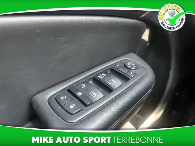 Chrysler 200 C berline 4 portes TA 2016 à vendre in Cars & Trucks in Laval / North Shore - Image 13