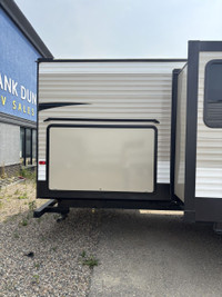 The perfect family model camper has arrived! This is your home away from home, your place to unwind... (image 3)