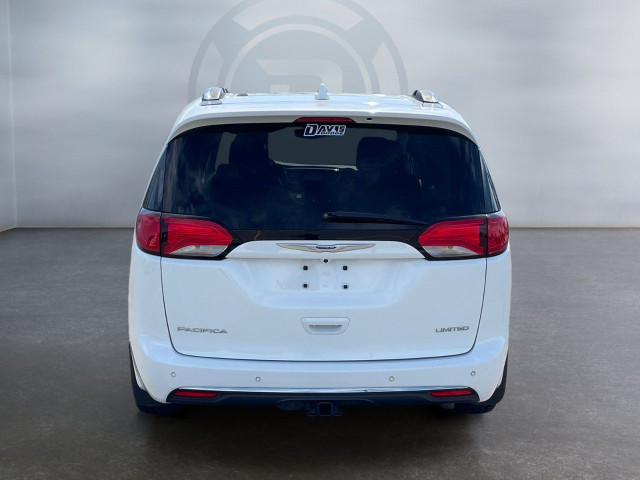2020 Chrysler Pacifica in Cars & Trucks in Lethbridge - Image 4