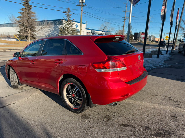 2010 Toyota Venza 4X4 3.5L AWD in Cars & Trucks in Calgary - Image 2