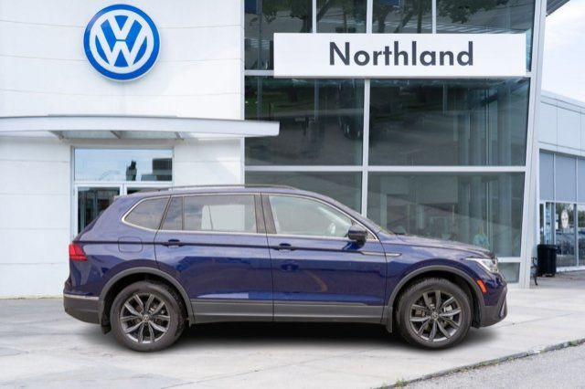 2022 Volkswagen Tiguan Comfortline in Cars & Trucks in Calgary - Image 2