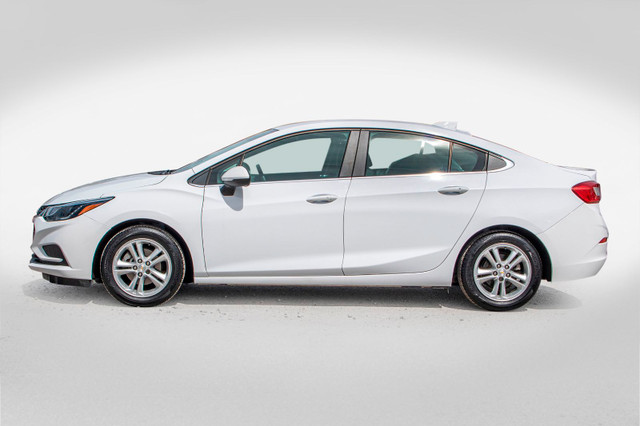 2018 Chevrolet Cruze LT* AUTO* SIÈGES CHAUFFANTS* CAMÉRA* CARPLA in Cars & Trucks in City of Montréal - Image 2