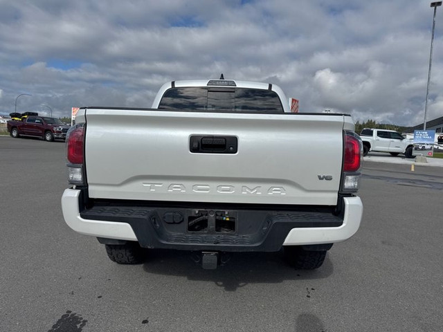 2021 Toyota Tacoma 4WD DOUBLE MT SB LOW MILEAGE / MANUAL / SUNRO in Cars & Trucks in Cranbrook - Image 4