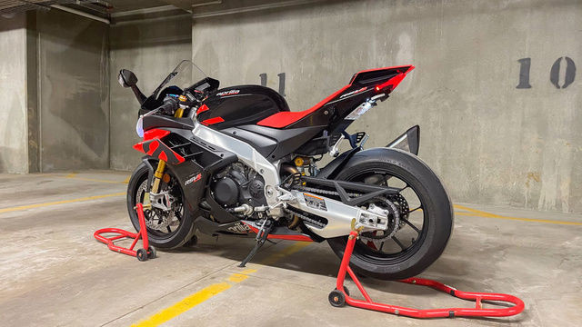 2022 Aprilia RSV4 Factory 1100 in Street, Cruisers & Choppers in Strathcona County - Image 2