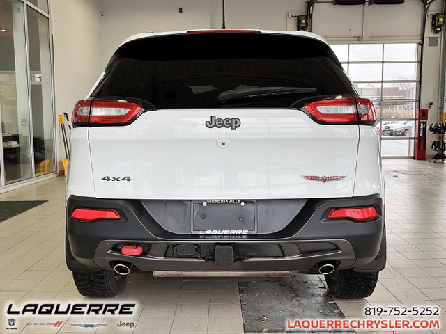 Jeep Cherokee Trailhawk 4 portes 4 roues motrices 2016 à vendre in Cars & Trucks in Victoriaville - Image 3