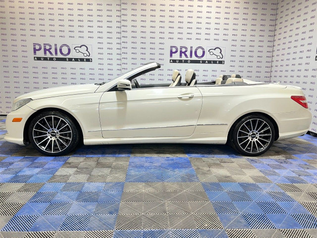2011 Mercedes-Benz E-Class in Cars & Trucks in Ottawa - Image 2