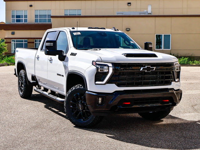2025 Chevrolet Silverado 3500HD LT in Cars & Trucks in Strathcona County - Image 2