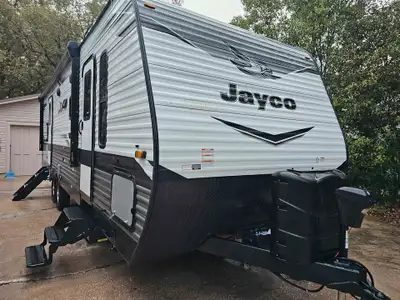 APPLY NOW: https://www.ridecollective.ca/get-pre-approved 2022 Jayco Jay Feather Ultra Lite is a 24-...