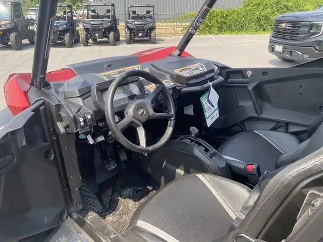 2025 CANAM COMMANDER XT 1000!! 148 B/W!! in ATVs in Strathcona County - Image 6