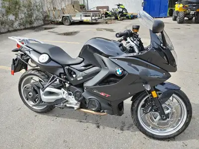 . 2014 BMW F800 GT BMW F800 GT Véritable aubaine $$$ VEUILLEZ NOUS CONTACTER le véhicule est peut êt...