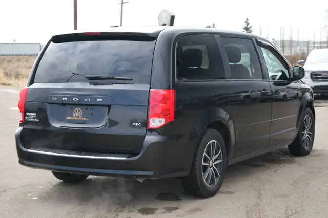 2016 Dodge Grand Caravan R/T dans Autos et camions dans Red Deer - Image 6