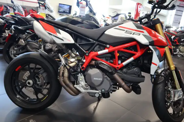 2025 Ducati Hypermotard 950 SP Special Livery in Sport Bikes in Edmonton - Image 3
