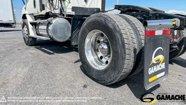 2017 FREIGHTLINER CASCADIA CA113DC DAY CAB in Heavy Trucks in Chilliwack - Image 7
