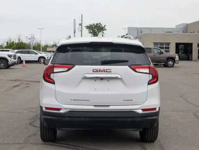 2024 GMC Terrain SLT - Lane Keeping Assist in Cars & Trucks in Belleville - Image 8