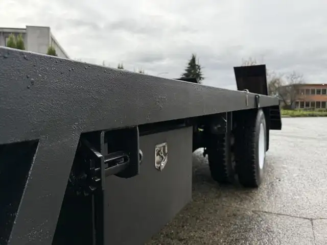 2008 sterling Acterra 20 Foot Flatdeck with Ramp Hydraulic Brake in Heavy Trucks in Richmond - Image 15