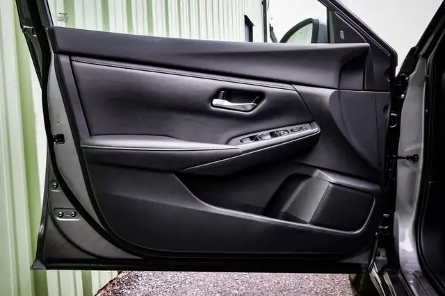 2022 Nissan Sentra SV • REMOTE START • SUNROOF • HEATED SEATS dans Autos et camions dans Kingston - Image 10