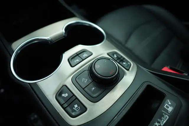 2024 GMC Terrain Denali AWD, Sunroof, Navigation. in Cars & Trucks in Oakville / Halton Region - Image 28