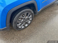 This Jeep Compass delivers a Regular Unleaded I-4 2.4 L/144 engine powering this Automatic transmiss... (image 9)