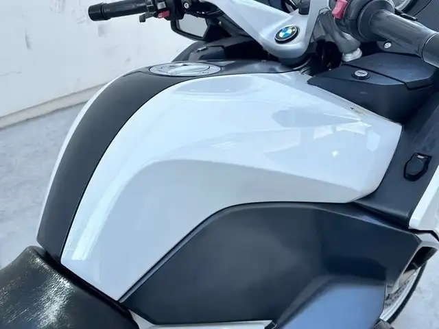 2018 BMW R 1200 RT ALPINE WHITE PREMIUM-WHITE! in Street, Cruisers & Choppers in Winnipeg - Image 9