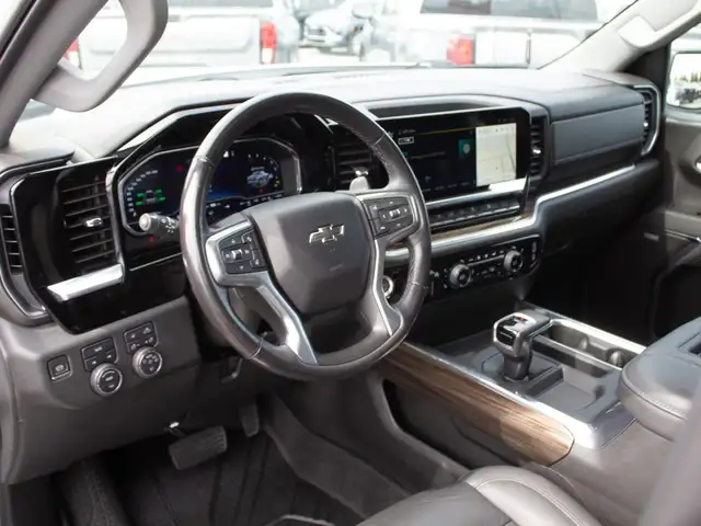 2022 Chevrolet Silverado 1500 Crew Cab Short Box 4-Wheel Drive R in Cars & Trucks in Edmonton - Image 15