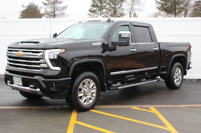 2024 Chevrolet Silverado 2500HD High Country | GAS | Leather | W in Cars & Trucks in Saint John - Image 4