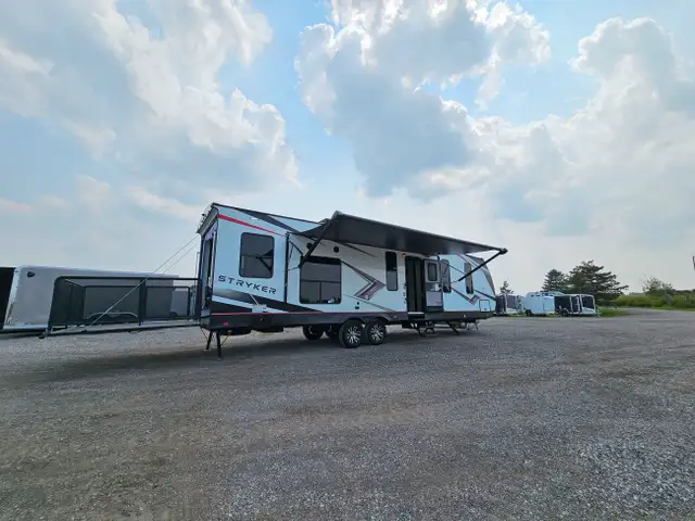 TOY HAULER CLEARANCE -STYKER 3414 W/REAR PATIO DECK UNDER COST in RVs & Motorhomes in London - Image 35