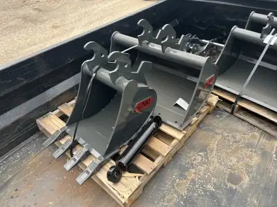 John Deere buckets in stock fit 26g ,35d and 35g tooth and ditching buckets in stock others availabl...