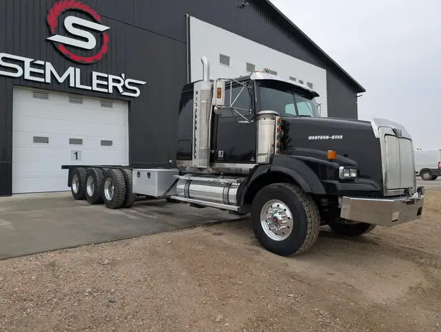 2005 WESTERN STAR 4900 in Heavy Trucks in Edmonton - Image 6