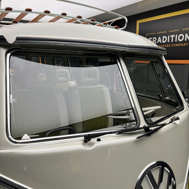 1975 Volkswagen Microbus Deluxe Samba in Classic Cars in Guelph - Image 4