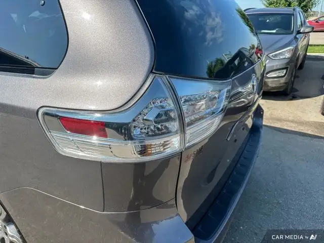 2017 Toyota Sienna SE | Leather | Power Sliding Doors | Back Up in Cars & Trucks in Saskatoon - Image 16