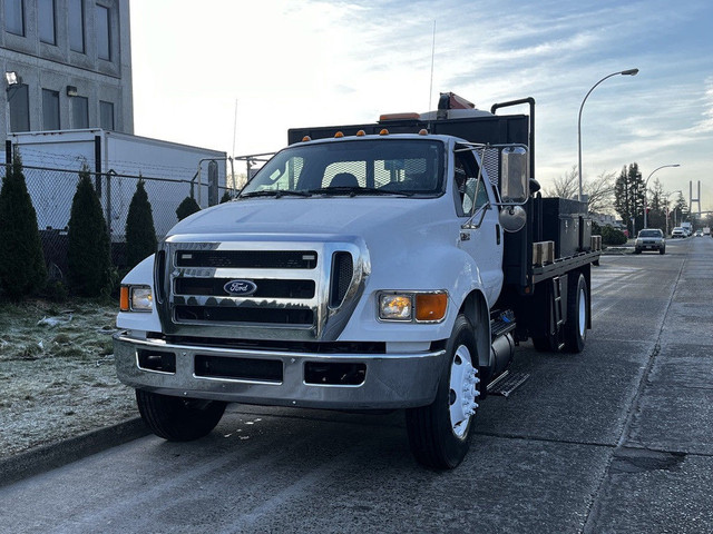 2011 Ford F750 Flatdeck in Heavy Trucks in Delta/Surrey/Langley - Image 4