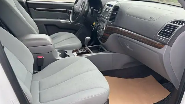 2012 Hyundai Santa Fe GL in Cars & Trucks in Oakville / Halton Region - Image 10
