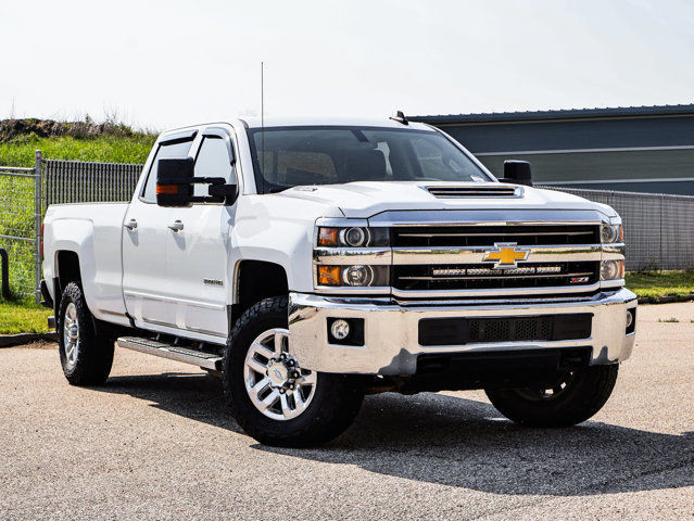 2018 Chevrolet Silverado 3500HD LT 6.6L in Cars & Trucks in Strathcona County - Image 2