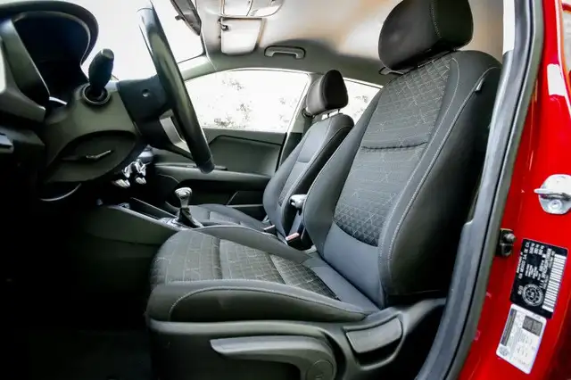 2023 Kia Rio 5-door LX+ IVT - Heated Seats - Apple CarPlay in Cars & Trucks in Kingston - Image 27