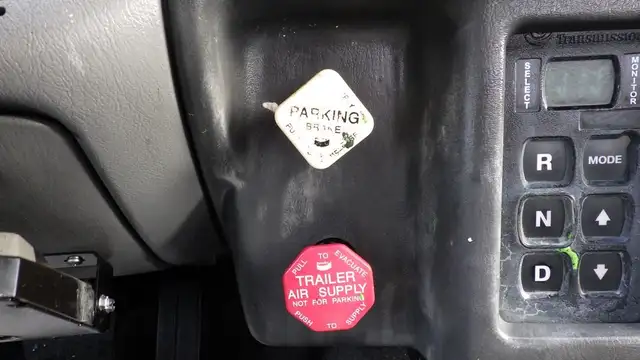 2008 ford F-750 18 Foot Flat Deck Regular Cab 2WD Diesel Dually  in Heavy Trucks in Richmond - Image 31