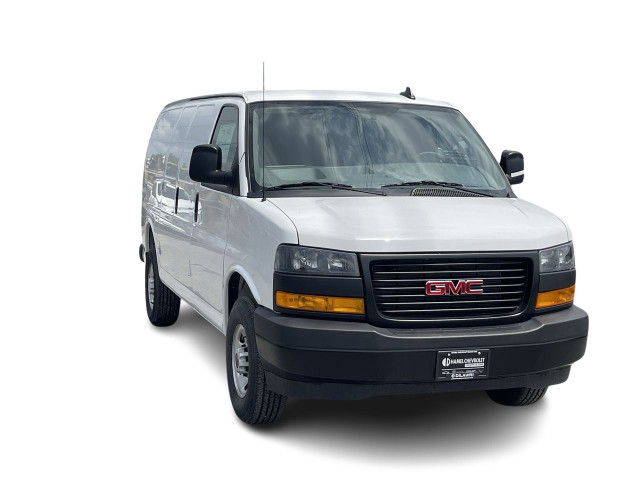 2025 GMC Savana Cargo 2500 WT 135 in Cars & Trucks in City of Montréal - Image 3