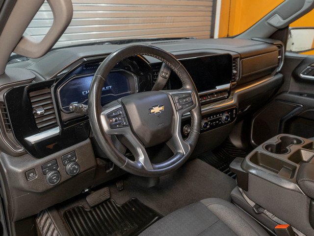 2023 Chevrolet Silverado 1500 LT CREW 4X4 *NAV* SIEGES CHAUF *CA dans Autos et camions  à Laurentides - Image 2