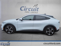 Traduire ceci en anglais: La Ford Mustang Mach-E 2021 avec batterie de 68 kWh se distingue par sa co... (image 5)