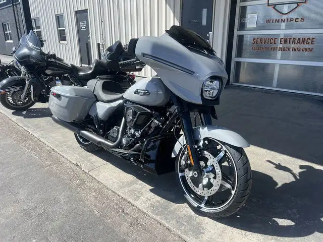 2025 Harley-Davidson FLHX - Street Glide in Sport Touring in Winnipeg - Image 4