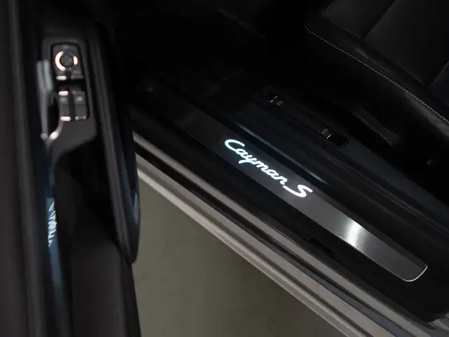 2024 Porsche 718 Cayman S | PREMIUM PKG | MANUAL | 20 IN WHEELS in Cars & Trucks in Mississauga / Peel Region - Image 20