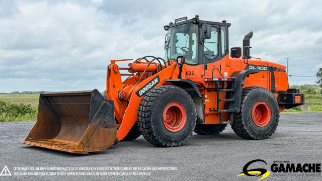 2011 DOOSAN DL300 CHARGEUSE SUR ROUE LOADER in Heavy Trucks in Longueuil / South Shore