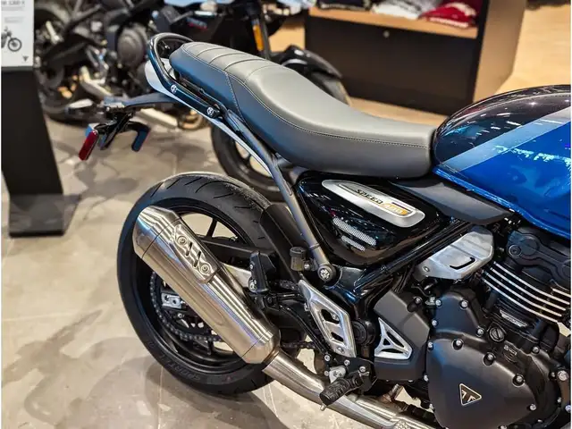 2025 Triumph Speed 400 // Caspian Blue/Storm Grey in Dirt Bikes & Motocross in Winnipeg - Image 11