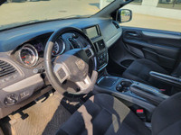 Recent Arrival! 2nd Row Overhead DVD Console, 2nd Row Stow'N Go Bucket Seats, 3rd-Row Power Quarter-... (image 3)