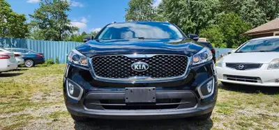 KIA SORENTO LX AWD 2018 At the top of Kia's family-friendly vehicle range is the Sorento, a mid-size...