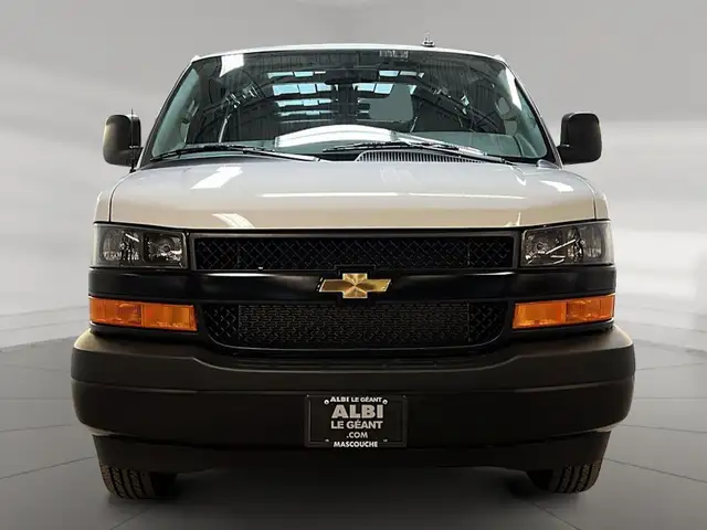 2024 Chevrolet Express Cargo 2500 WT 155 in Cars & Trucks in Laval / North Shore - Image 3