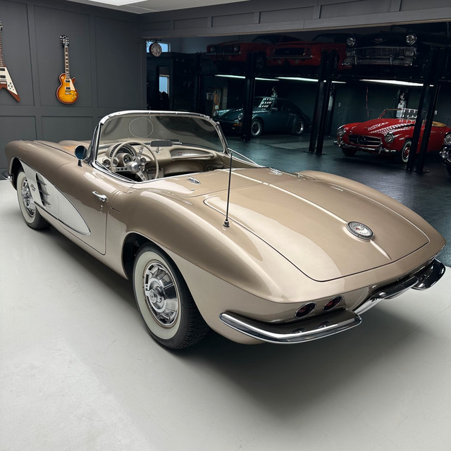 1961 Chevrolet Corvette in Classic Cars in Guelph - Image 3