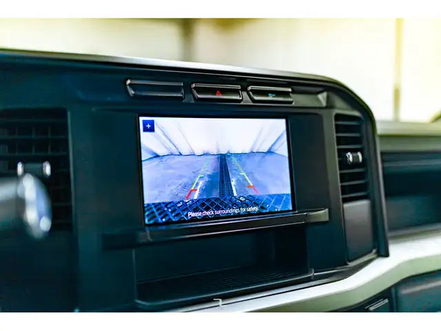 2023 Ford F-350 4x4 Crew Cab XL Deck BCam dans Autos et camions dans Grande Prairie - Image 17