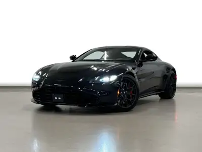 L'Aston Martin Vantage Coupe 2022 est une élégante et puissante voiture de sport à propulsion équipé...