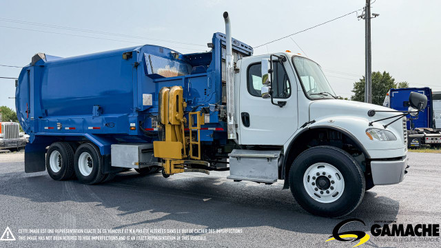 2015 FREIGHTLINER M2 106 CAMION A REBUS CHARGEMENT DE COTE in Heavy Trucks in Longueuil / South Shore - Image 3