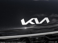 The 2025 Kia Sorento PHEV SX delivers the best of both worlds—electric efficiency for your daily com... (image 8)